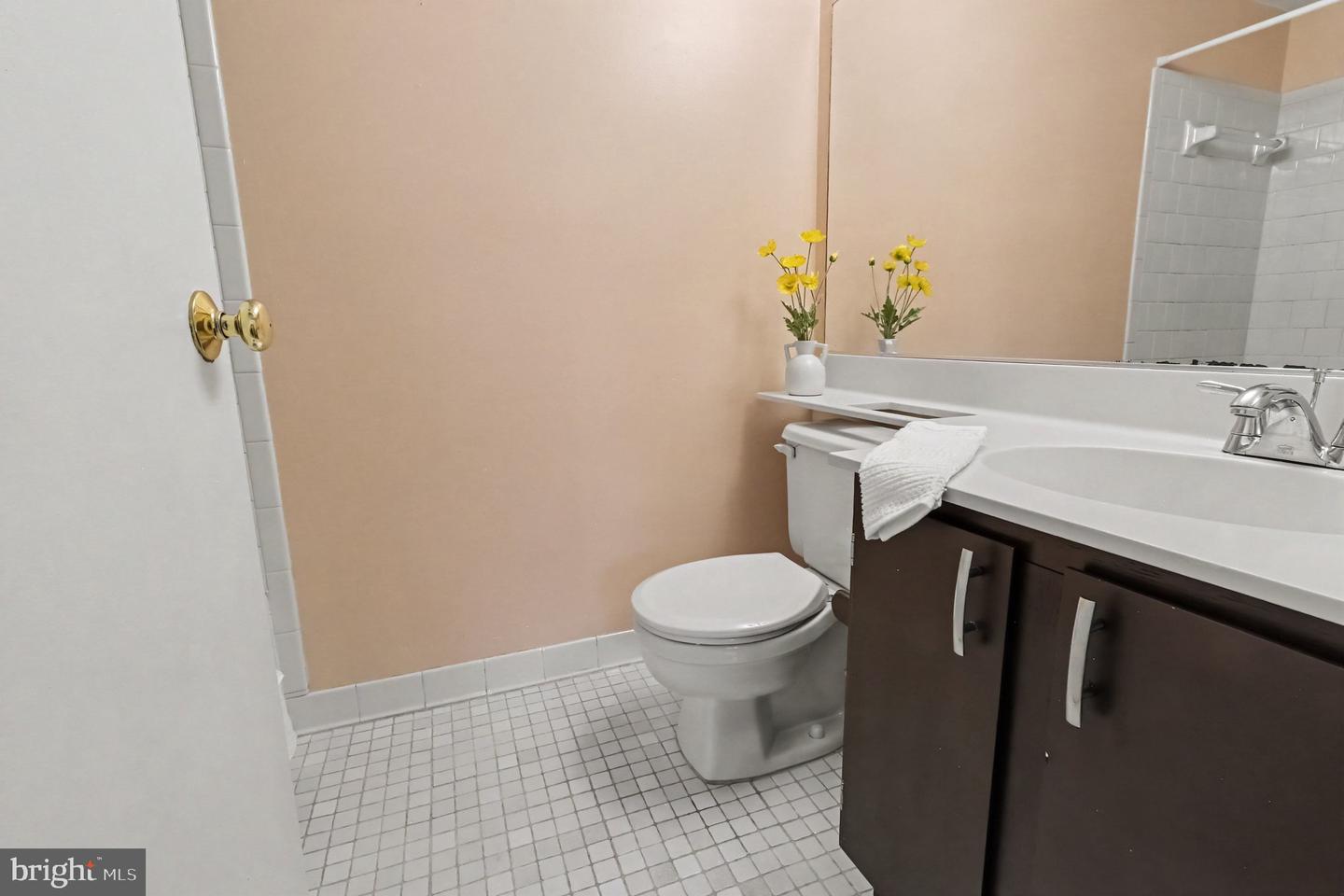 8 Juliet Ln #101 Property Photo 13