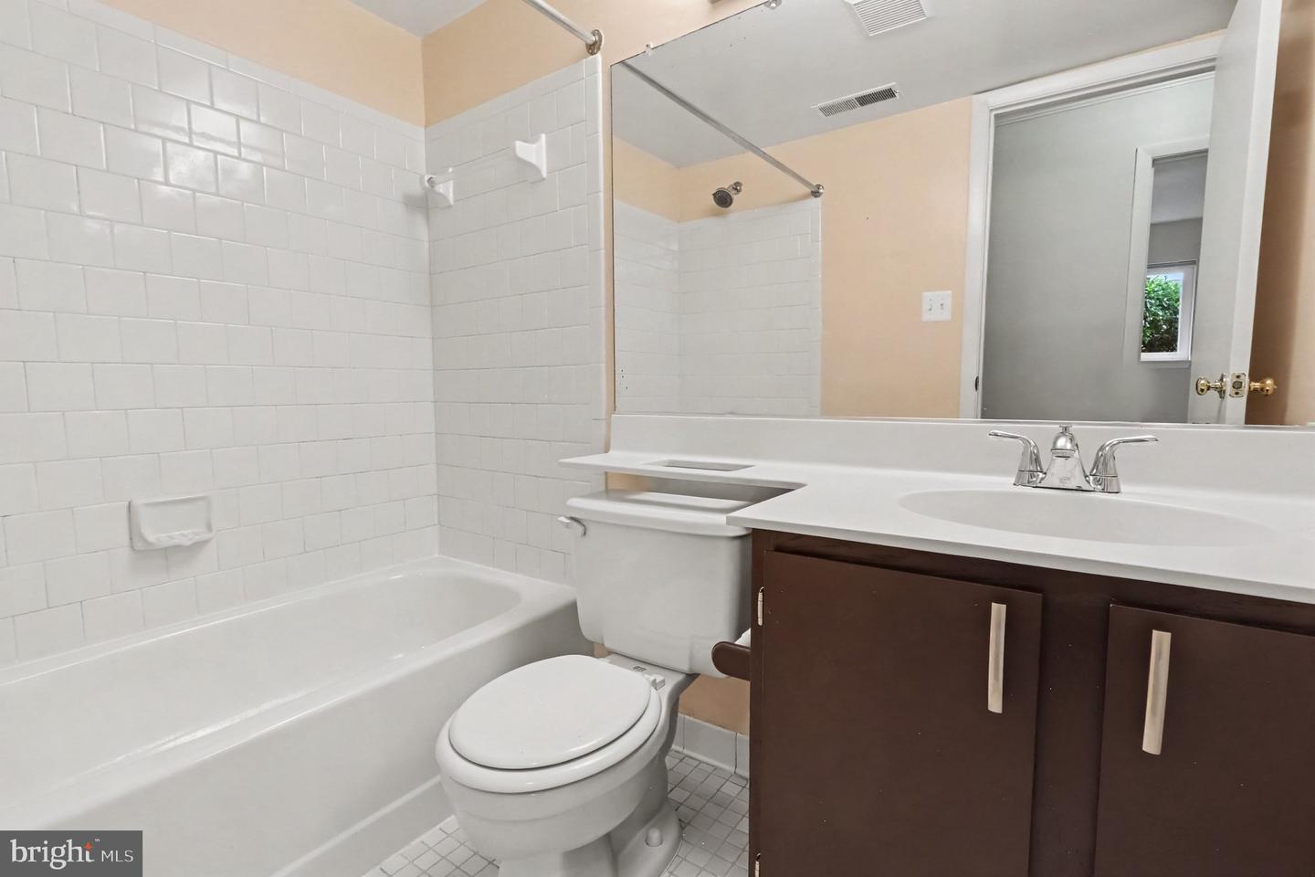 8 Juliet Ln #101 Property Photo 18