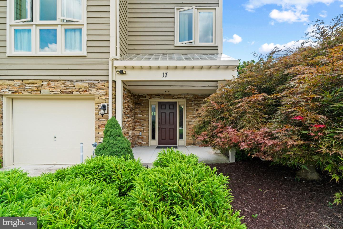 17 Stablemere Ct Property Photo 2