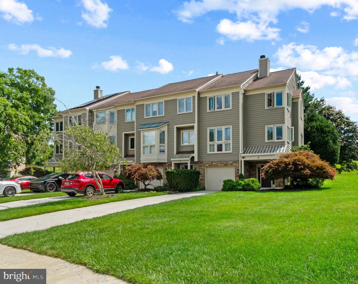 17 Stablemere Ct Property Photo 3