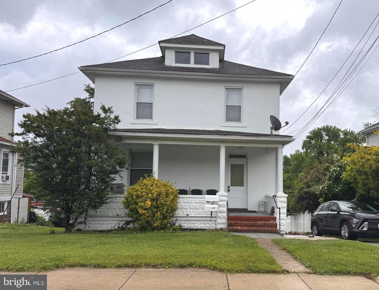 4409 Leeds Property Photo 1
