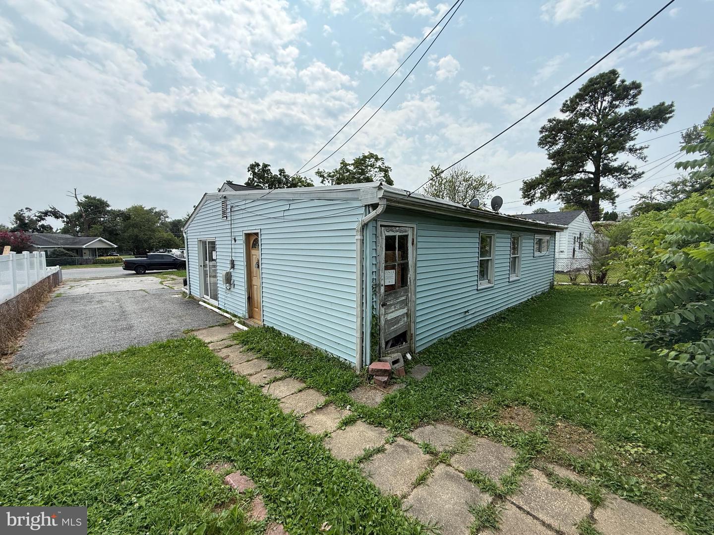 1225 Fuselage Ave Property Photo 2