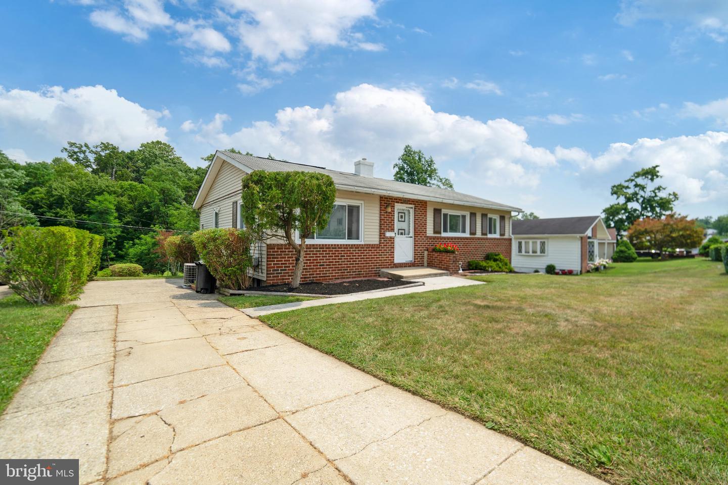 6812 Fox Meadow Rd Property Photo 2