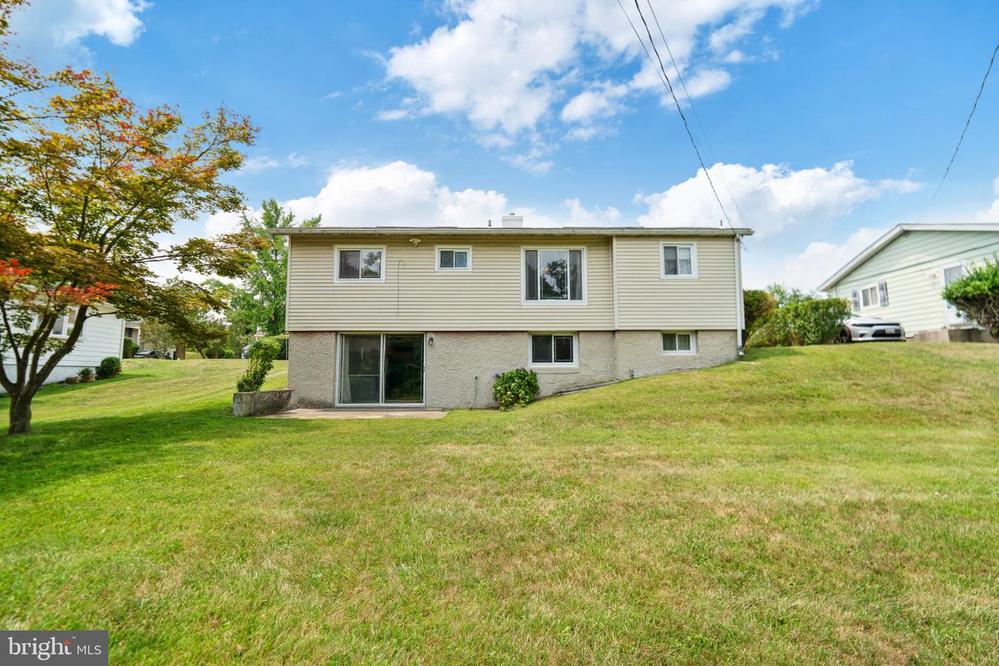 6812 Fox Meadow Rd Property Photo 3
