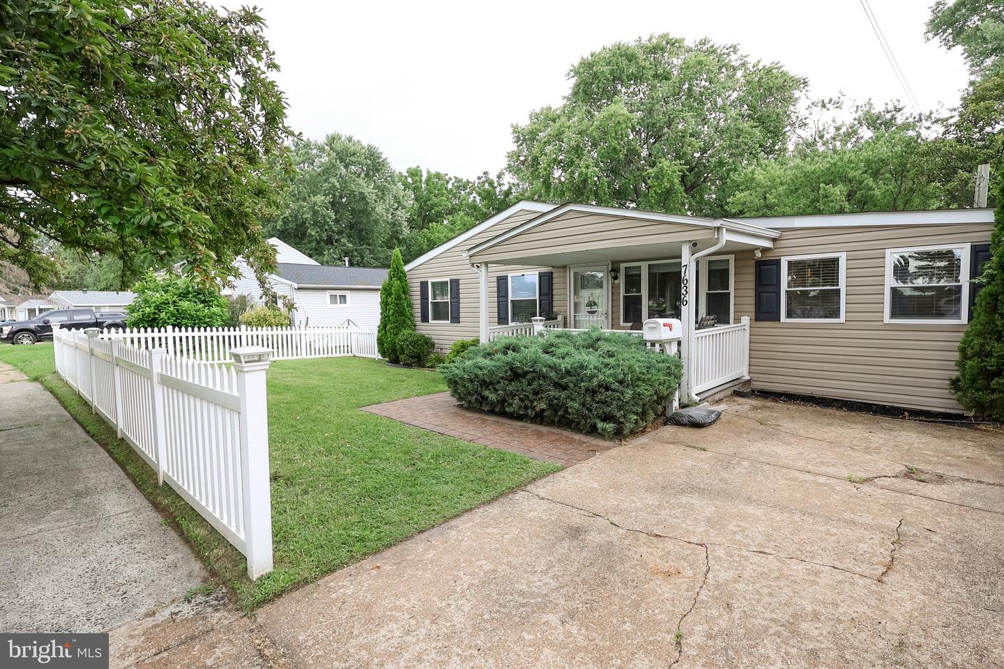 7636 Dunmanway Property Photo 2