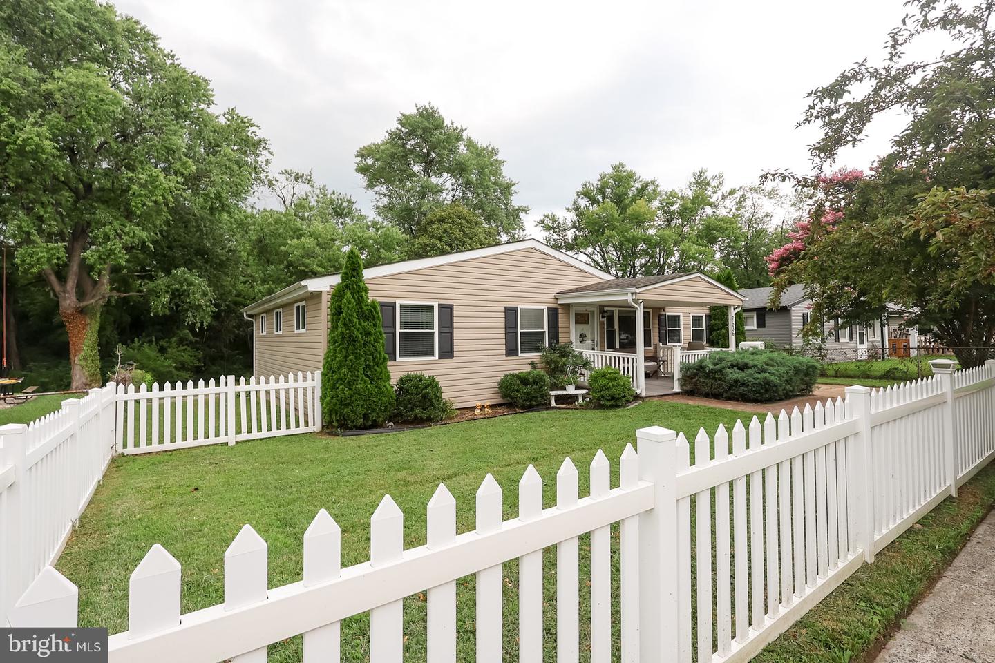 7636 Dunmanway Property Photo 3