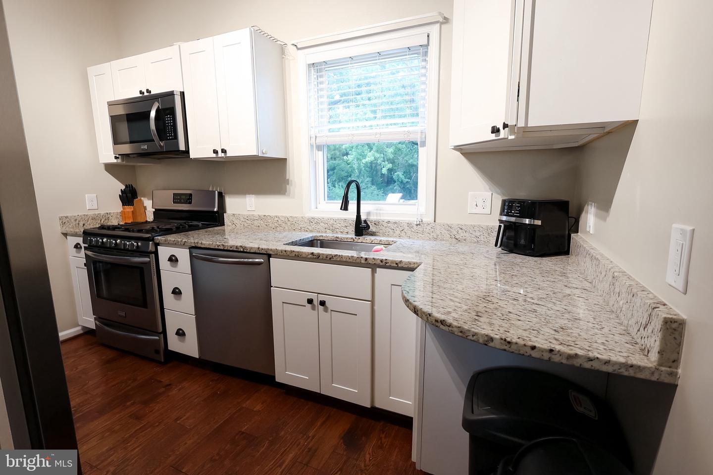 7636 Dunmanway Property Photo 6