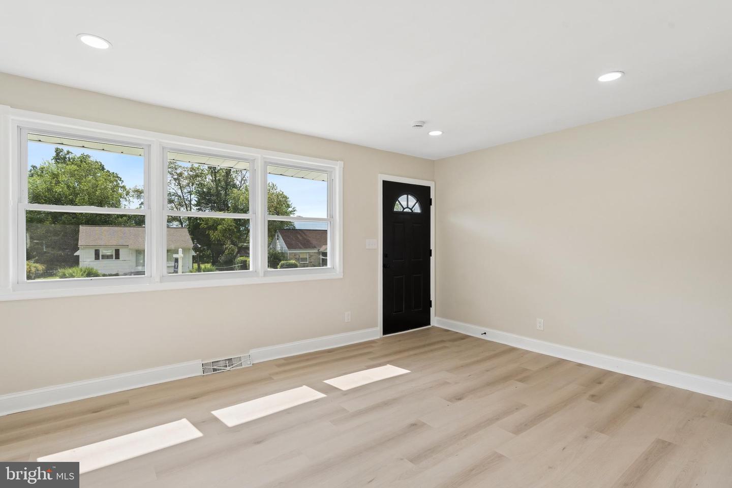 709 Templecliff Property Photo 3
