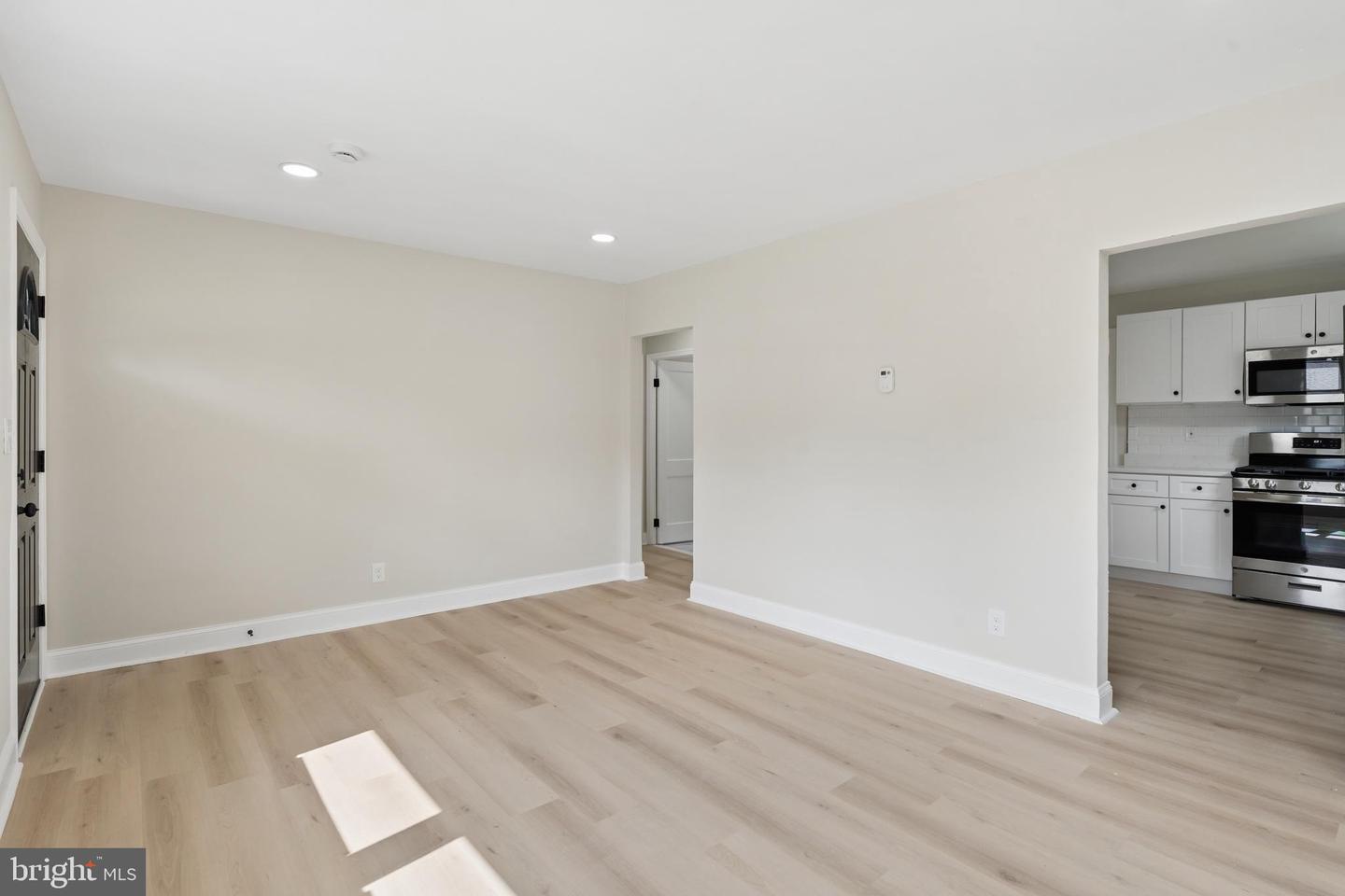 709 Templecliff Property Photo 6