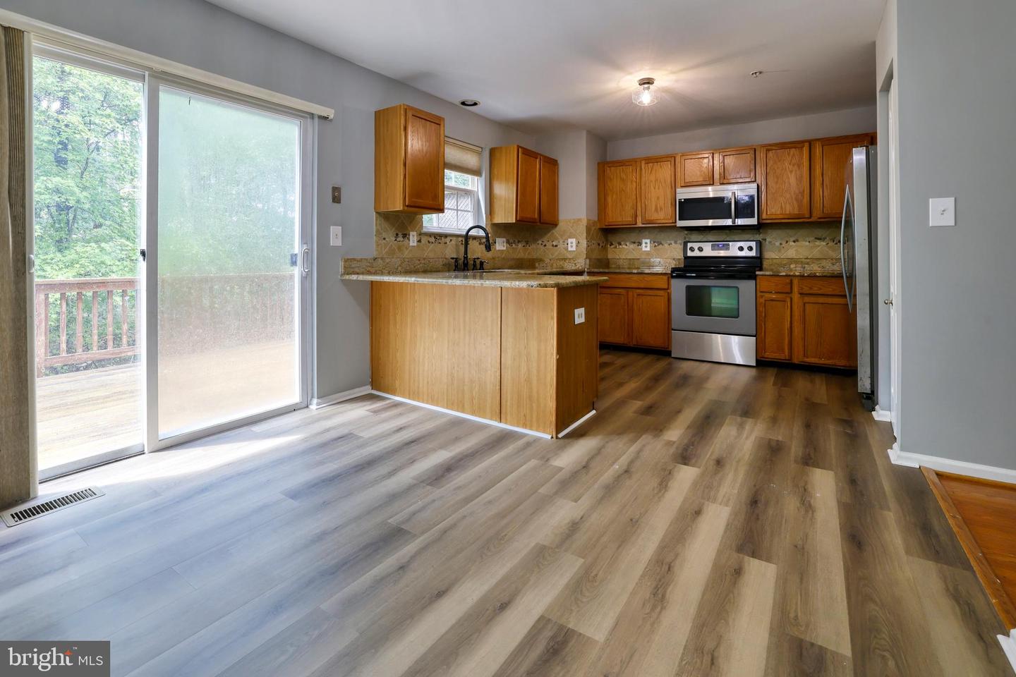 30 Flaxleaf Ct Property Photo 8