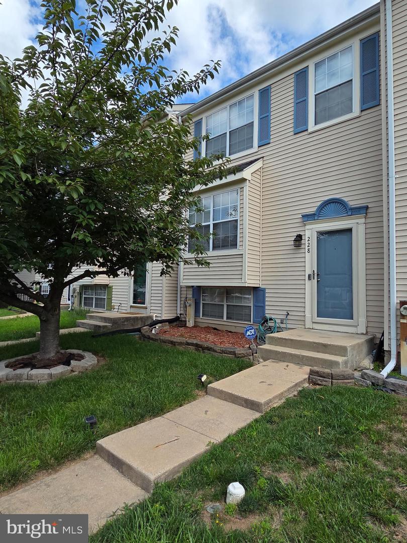 228 OAK LEAF Property Photo 1