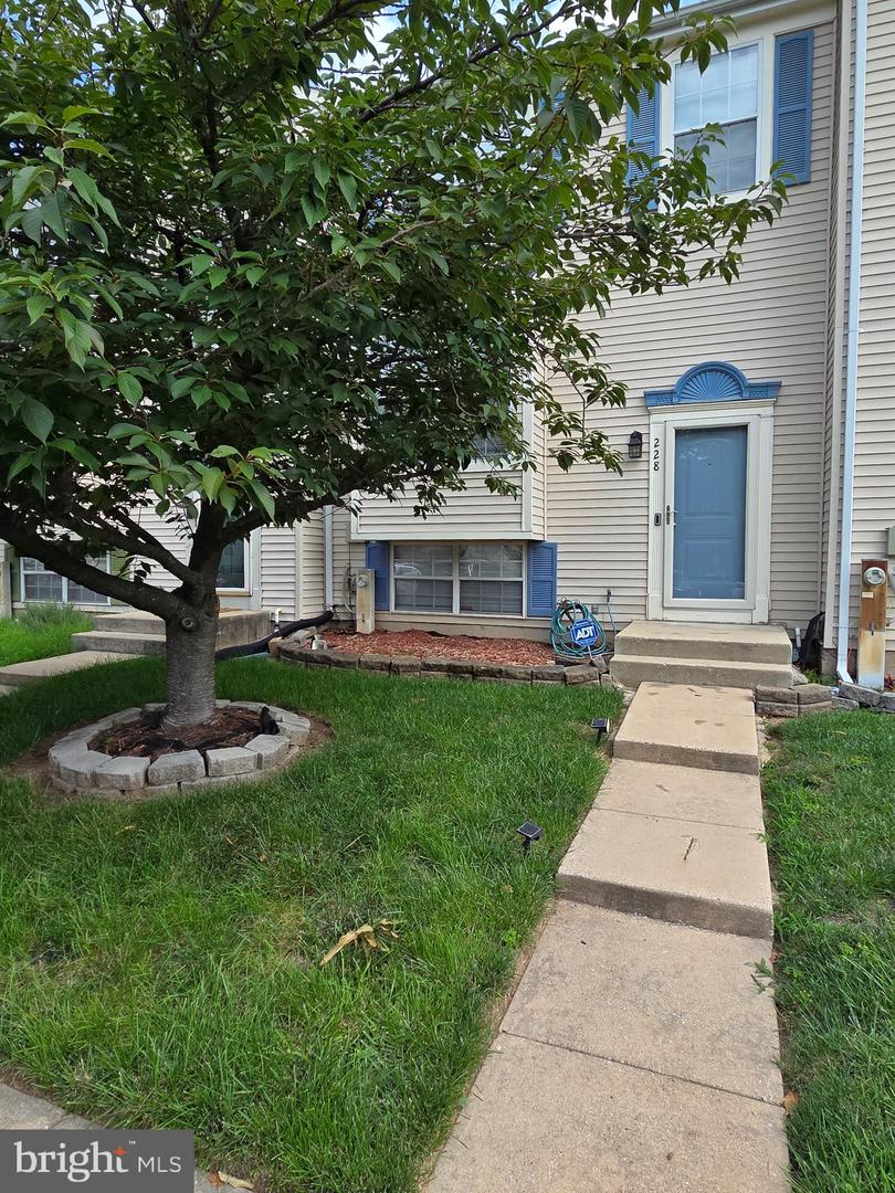 228 Oak Leaf Property Photo 2