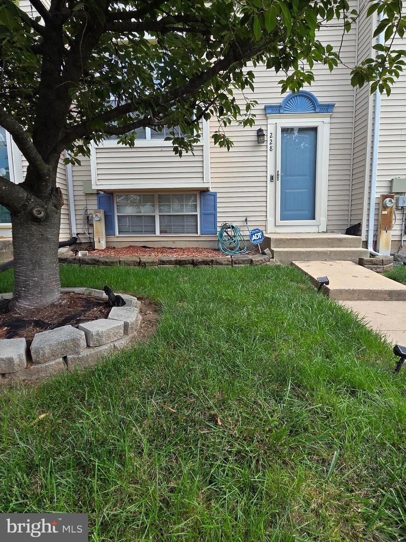 228 Oak Leaf Property Photo 3