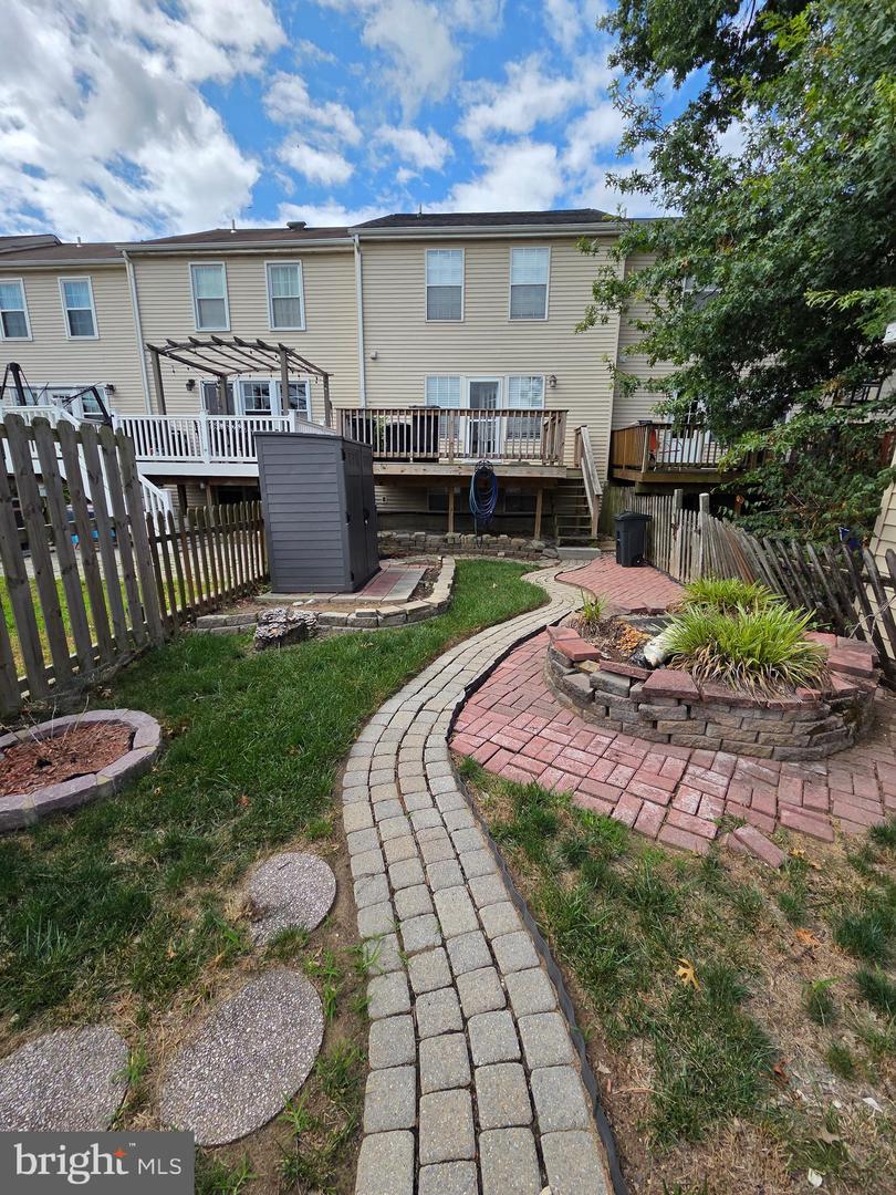 228 Oak Leaf Property Photo 4