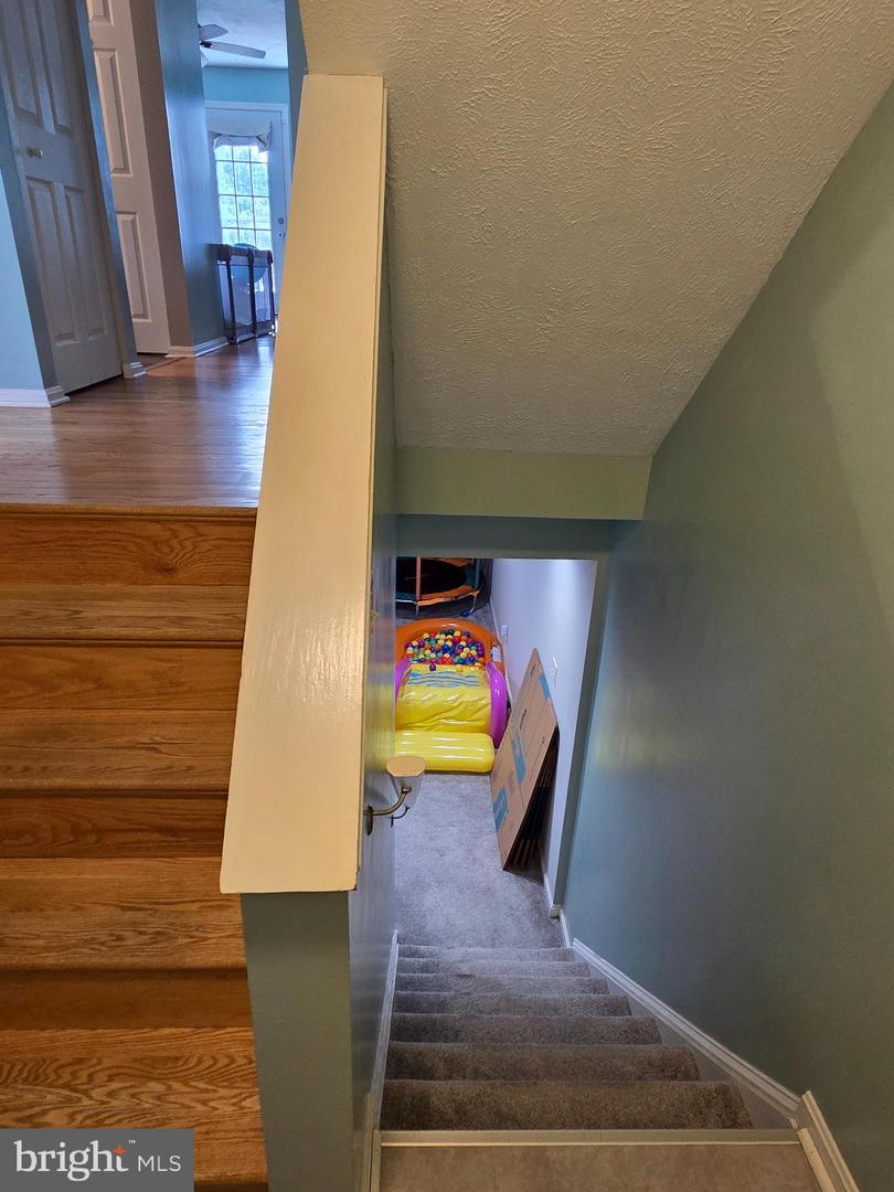 228 Oak Leaf Property Photo 8
