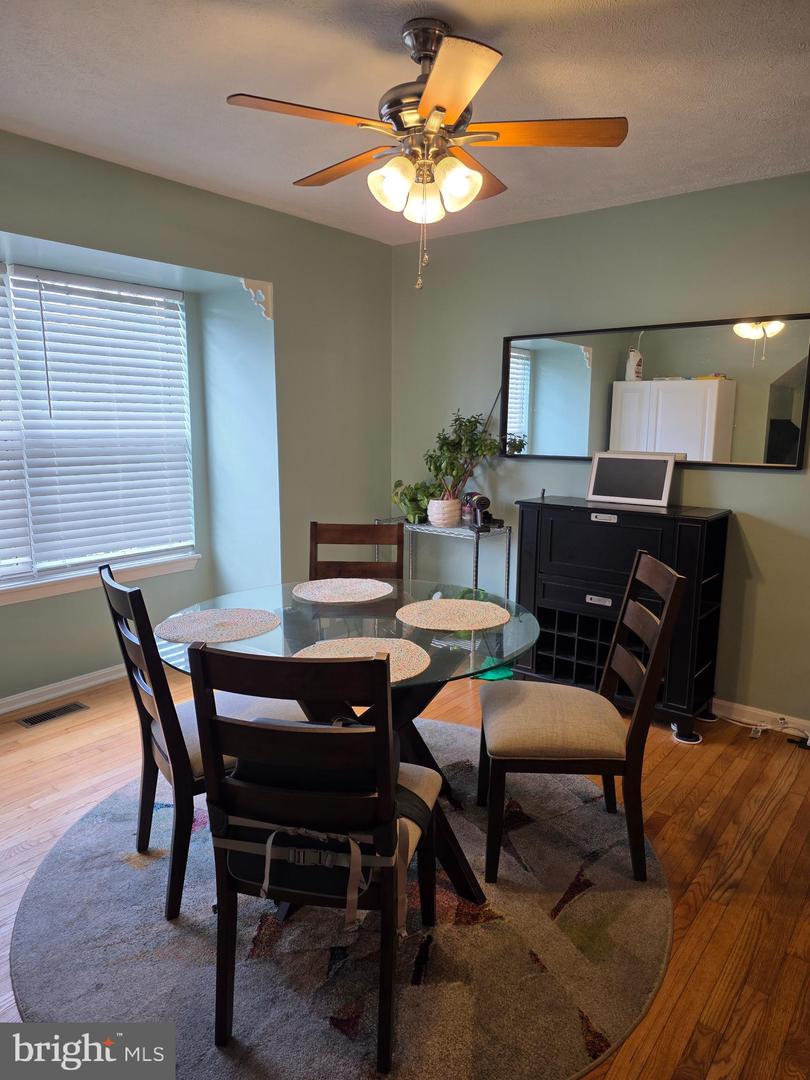 228 Oak Leaf Property Photo 9