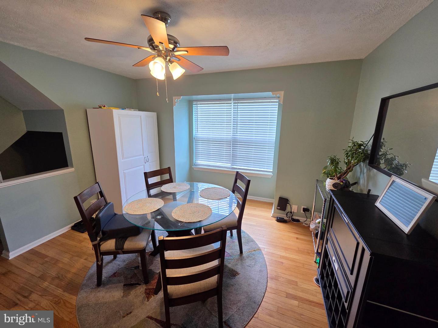 228 Oak Leaf Property Photo 10