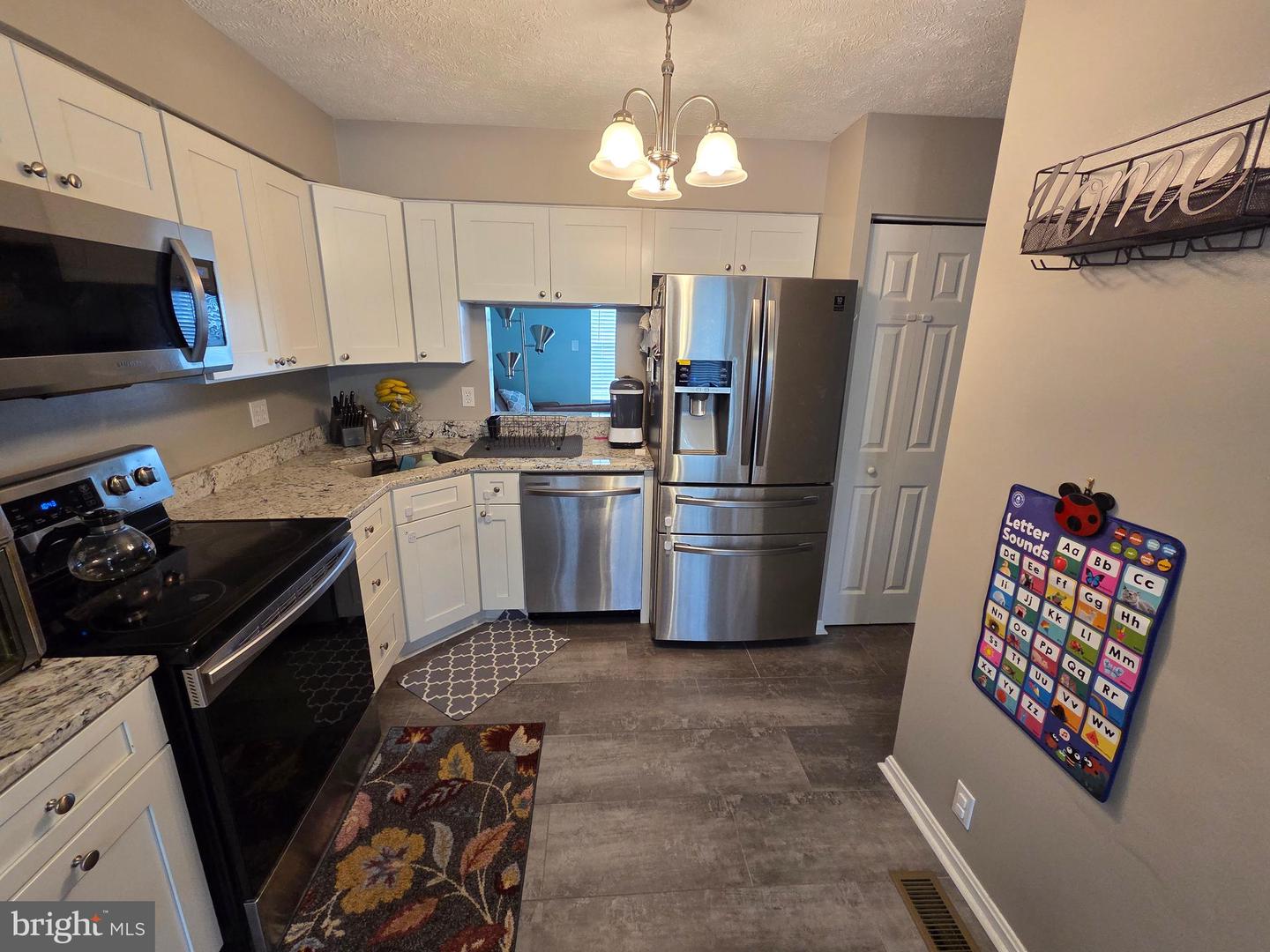 228 Oak Leaf Property Photo 13