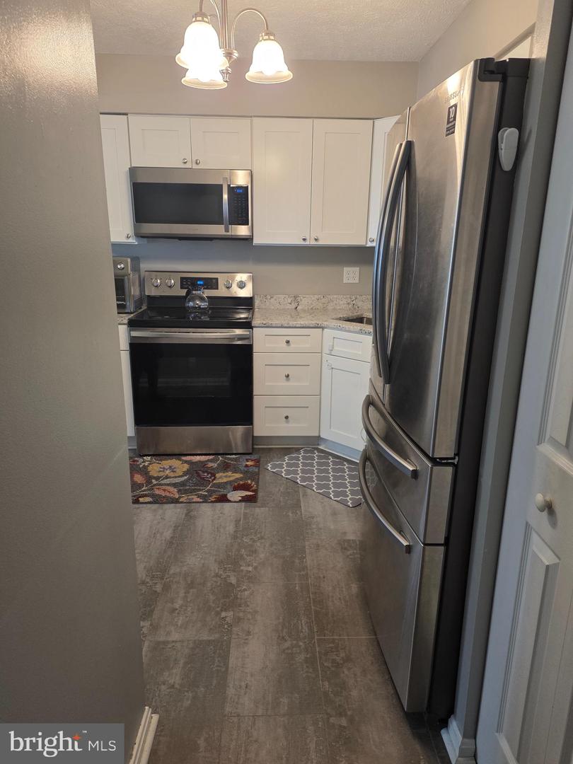 228 Oak Leaf Property Photo 14