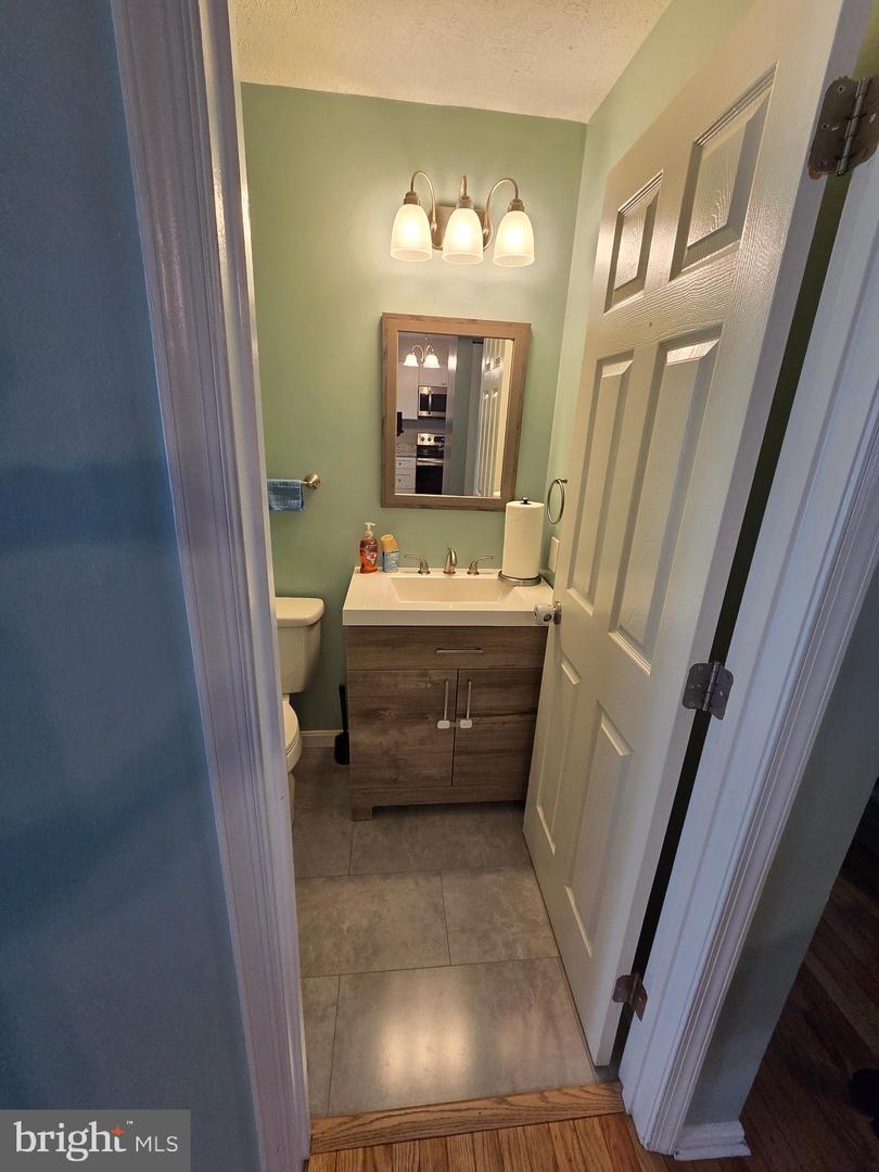 228 Oak Leaf Property Photo 15