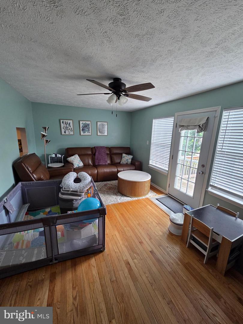 228 Oak Leaf Property Photo 16