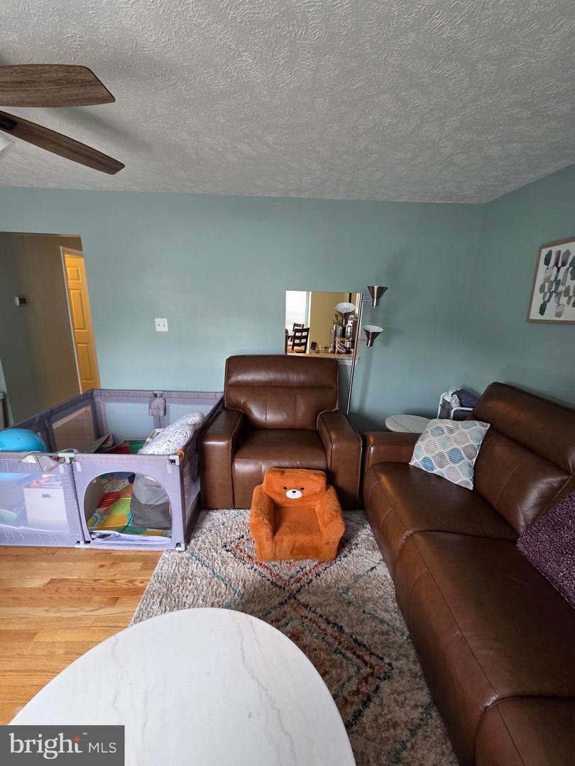 228 Oak Leaf Property Photo 18