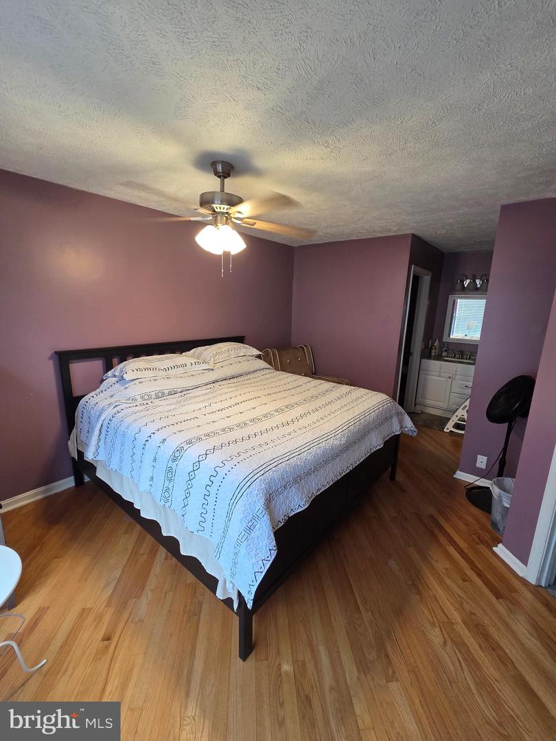 228 Oak Leaf Property Photo 21