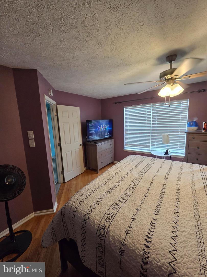 228 Oak Leaf Property Photo 22
