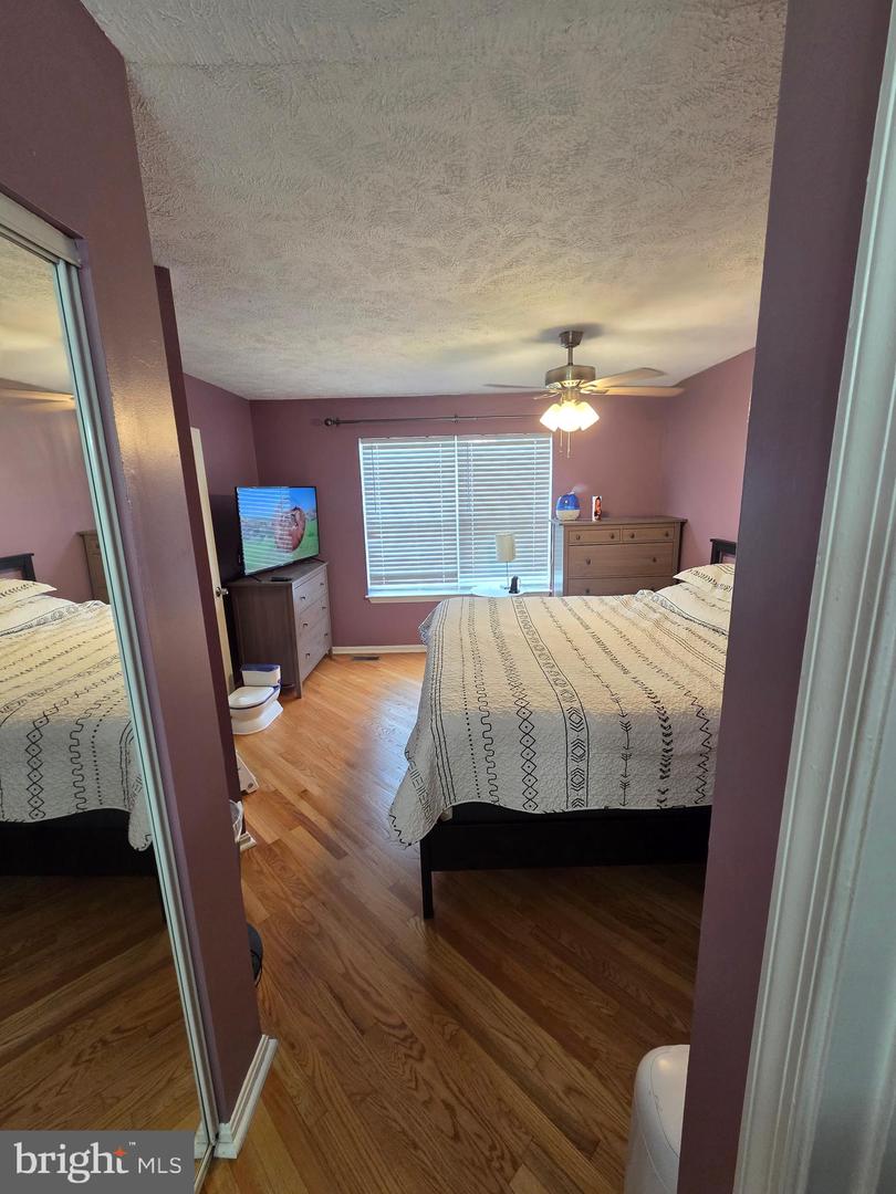 228 Oak Leaf Property Photo 23
