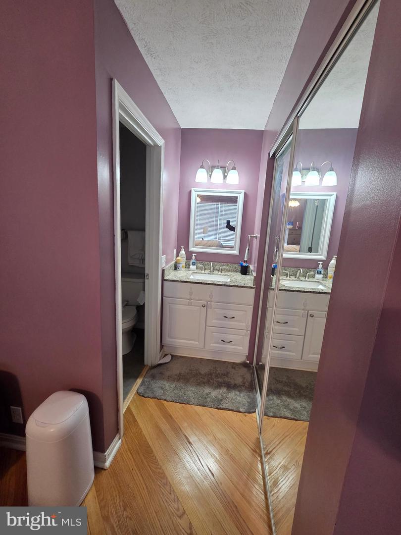 228 Oak Leaf Property Photo 24
