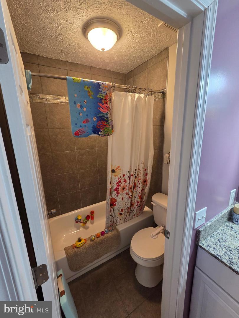 228 Oak Leaf Property Photo 26