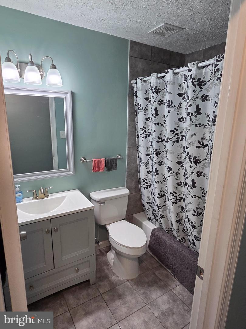 228 Oak Leaf Property Photo 32