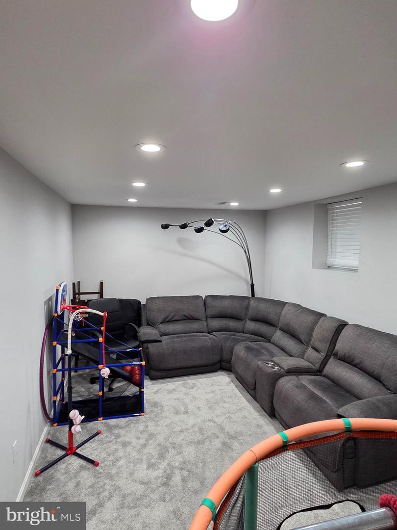 228 Oak Leaf Property Photo 36
