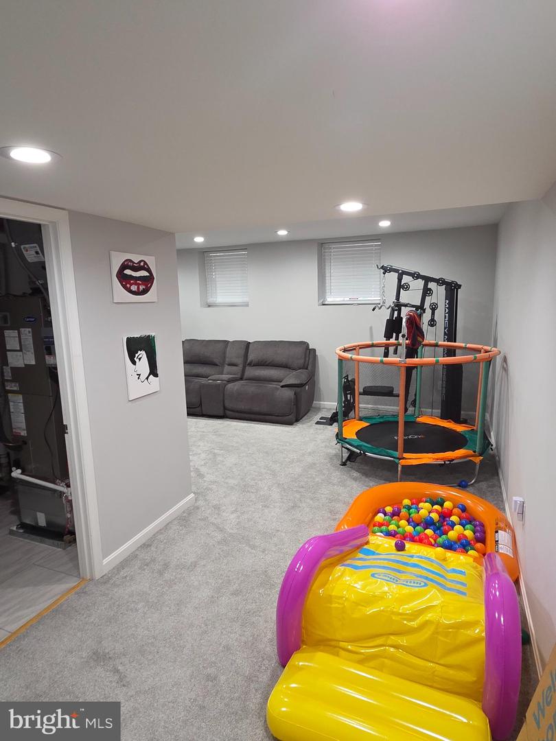 228 Oak Leaf Property Photo 37