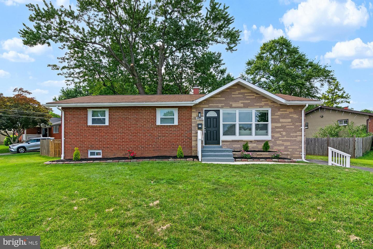 8601 Greens Ln Property Photo 1