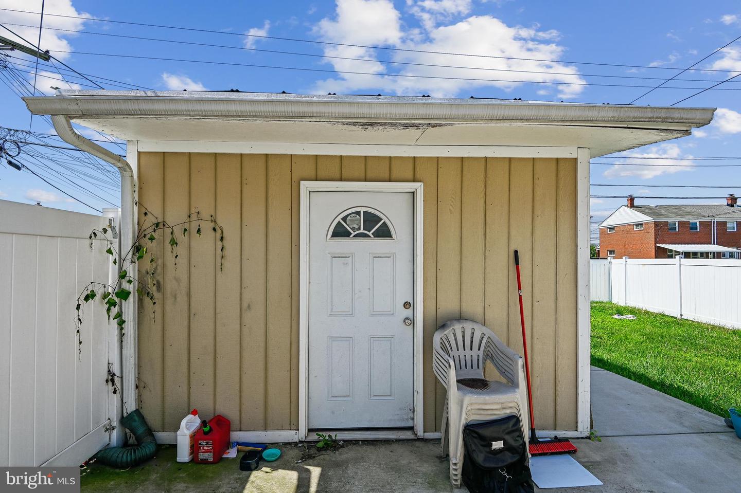 8022 Wallace Property Photo 25