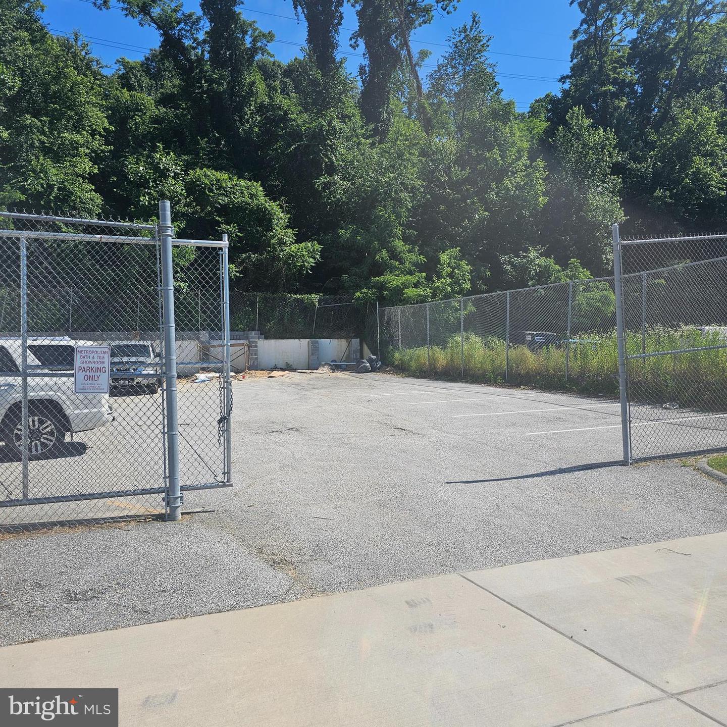1031 Cromwell Bridge Rd Property Photo 2