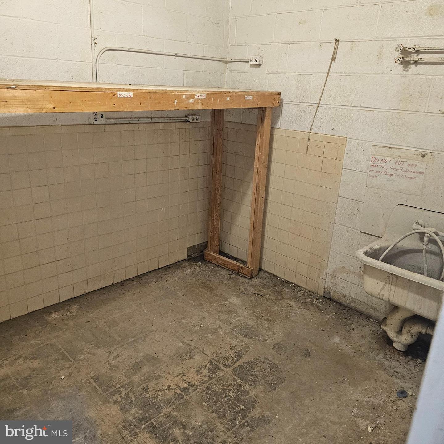 1031 Cromwell Bridge Rd Property Photo 9