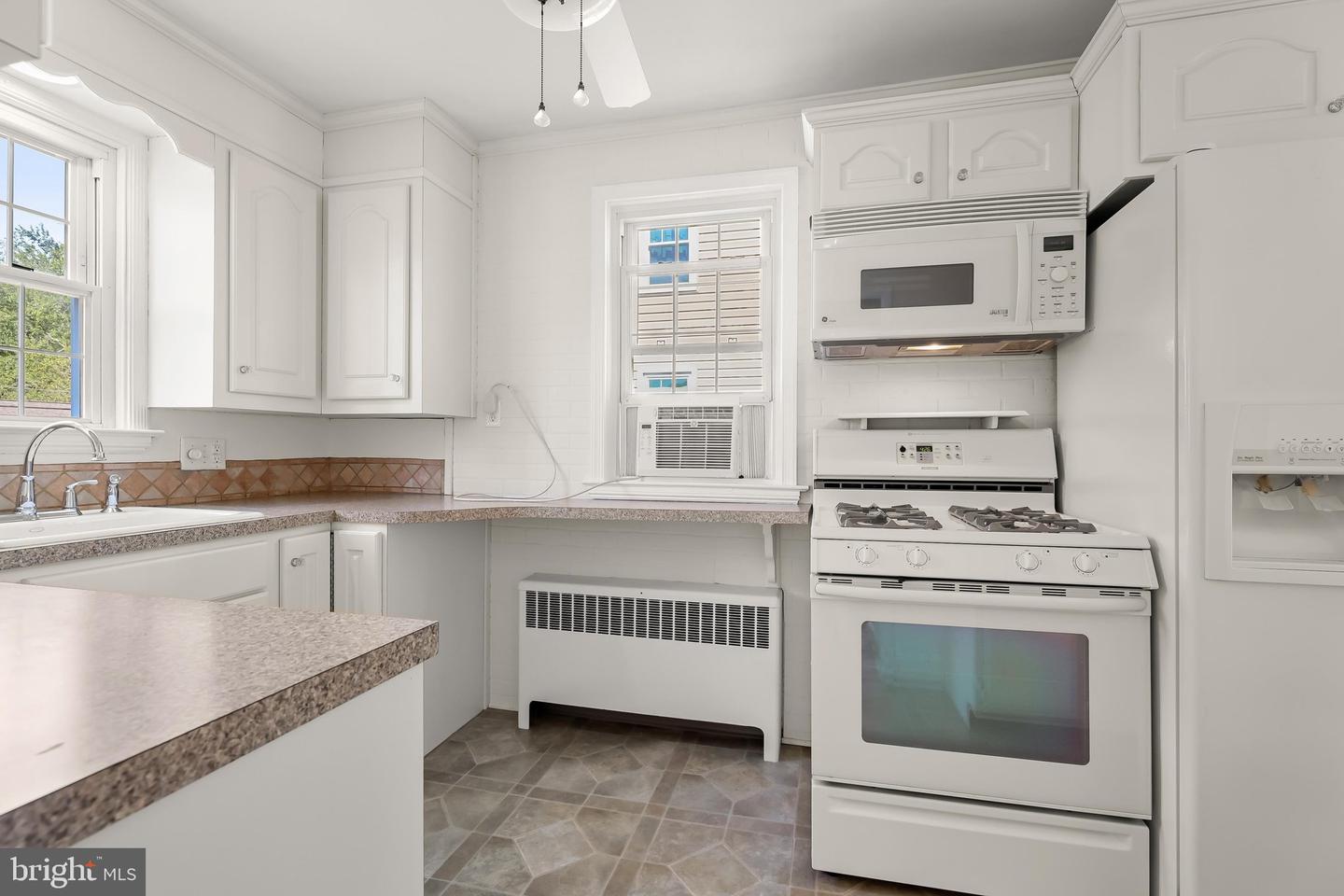 159 Sanford Ave Property Photo 9