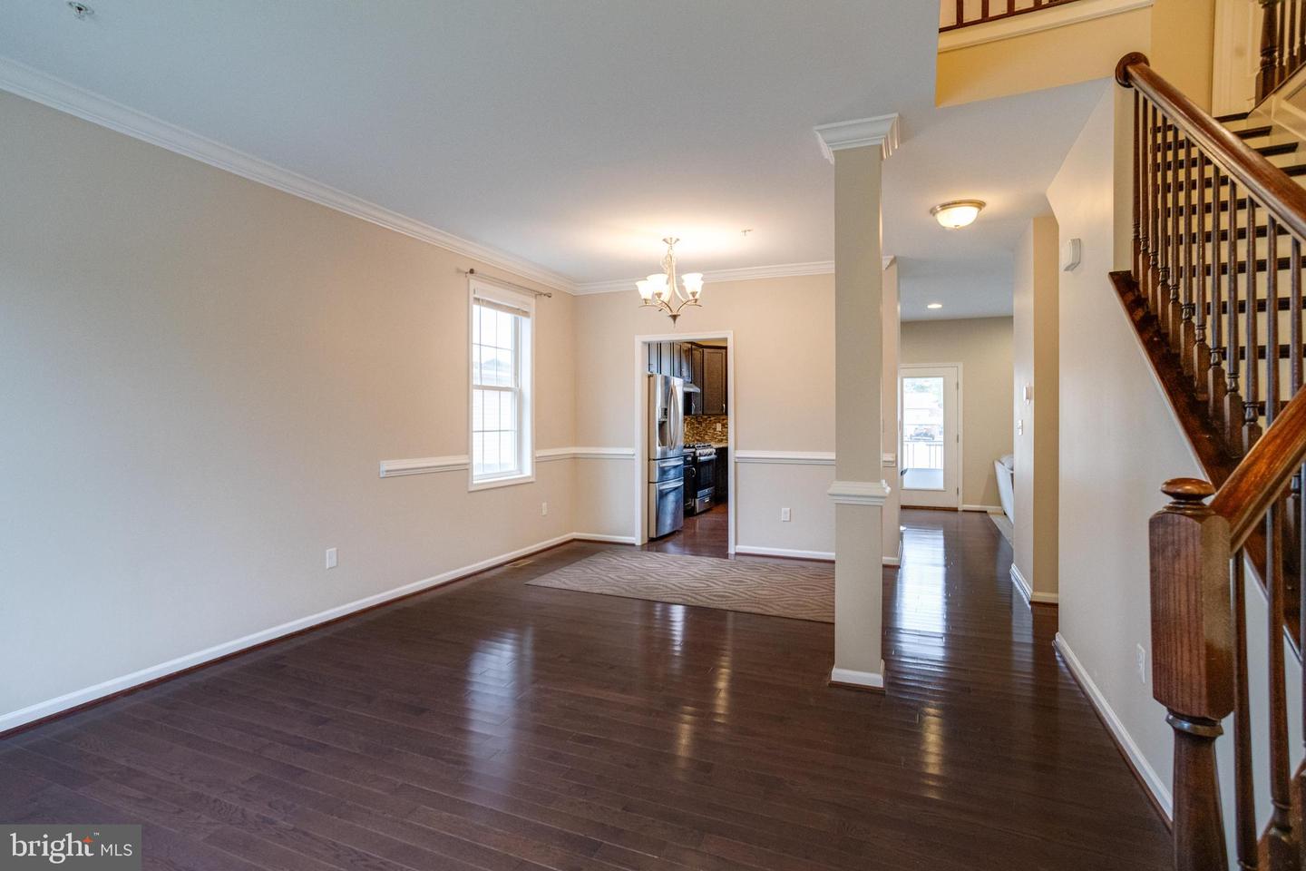 1236 Frances Pl Property Photo 5