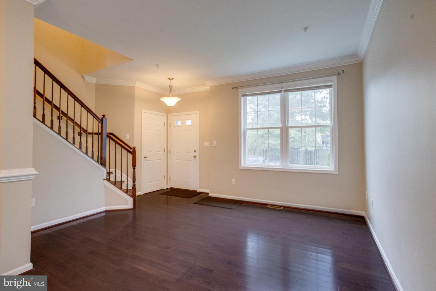 1236 Frances Pl Property Photo 8