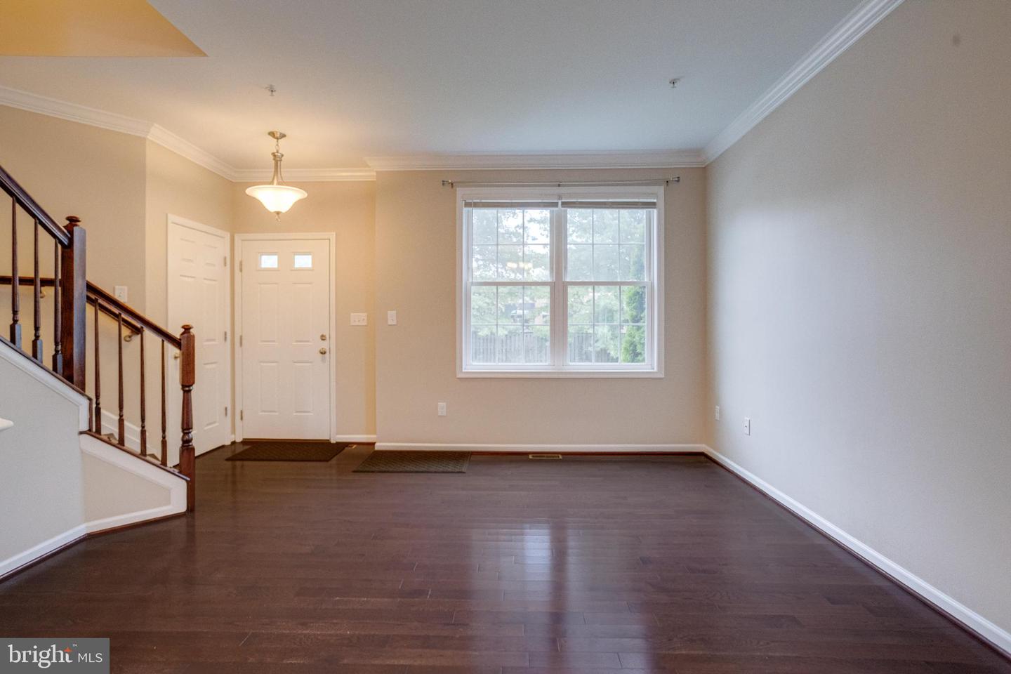 1236 Frances Pl Property Photo 9