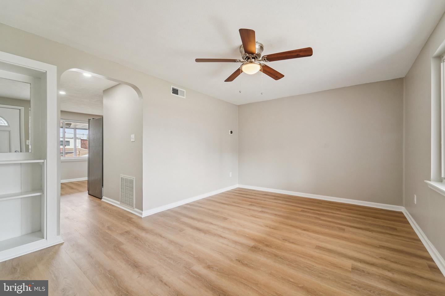 7926 Bank St Property Photo 5