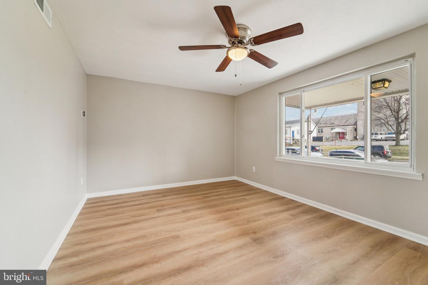 7926 Bank St Property Photo 6