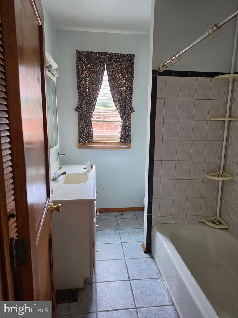 1009 Rosedale Ave Property Photo 6