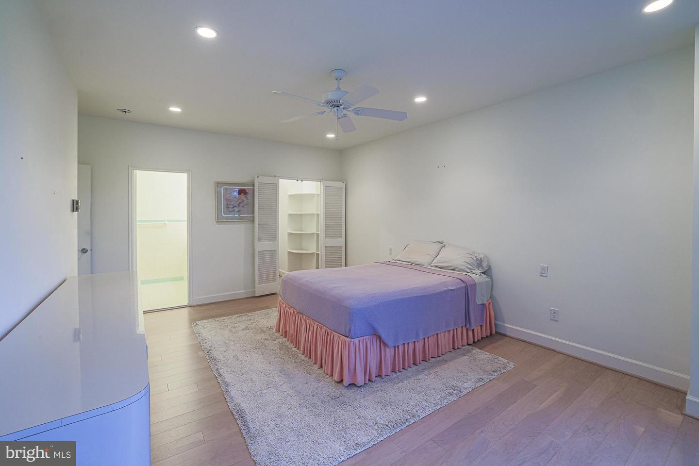 11 Slade #410 Property Photo 10
