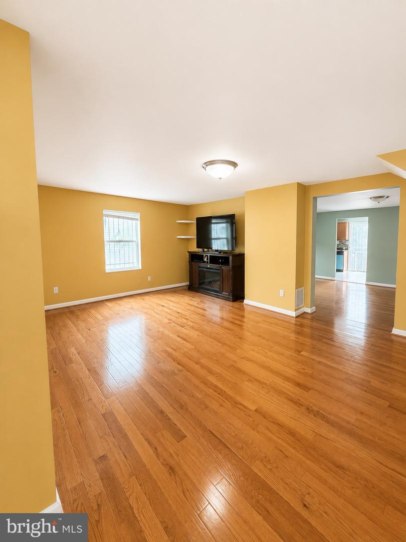 123 Winters Ln Property Photo 3