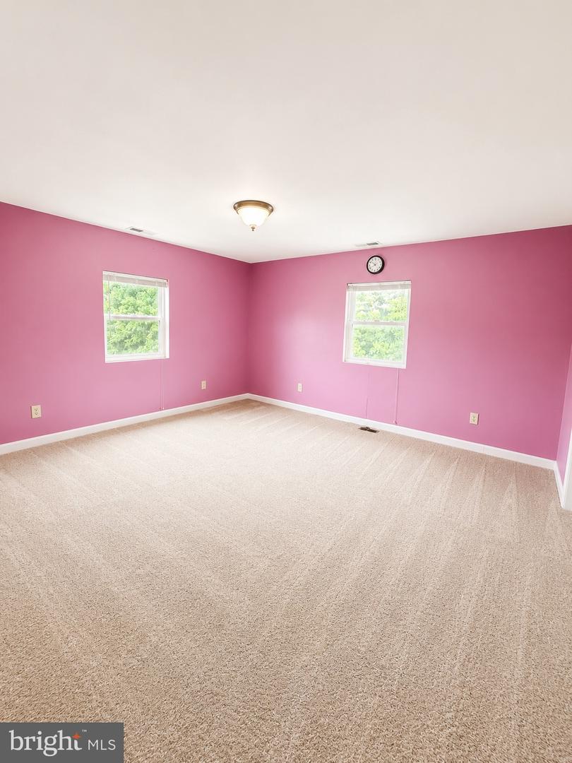 123 Winters Ln Property Photo 13