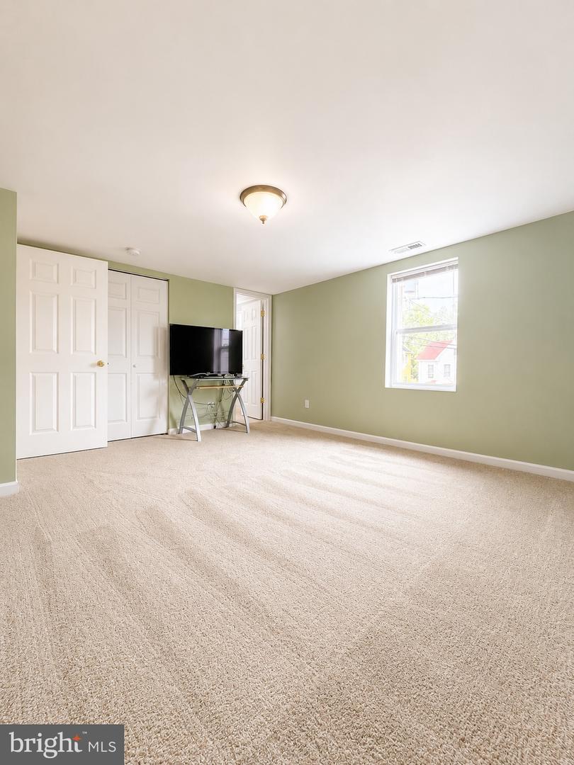 123 Winters Ln Property Photo 14