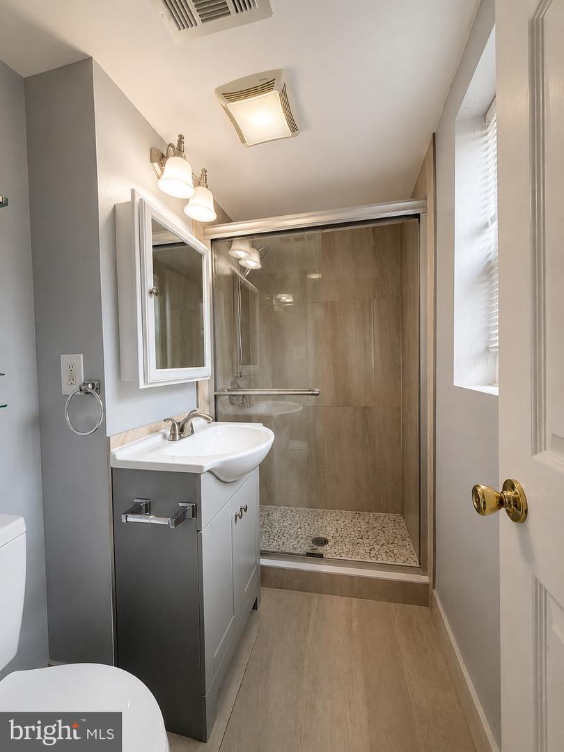 123 Winters Ln Property Photo 15